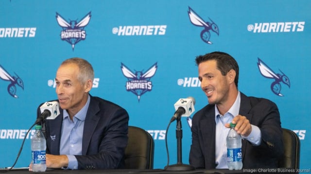 hornets-owners-mk040_900xx8127-4571-0-425